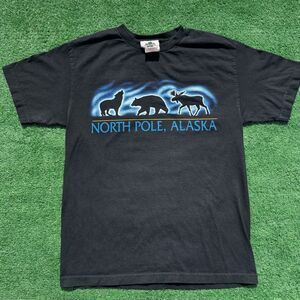 North Pole Alaska T Shirt Made In Canada Wolf Bear Moose Travel Souvenir MEDIUM